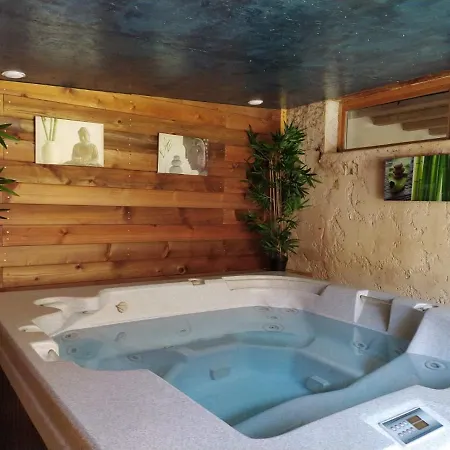 Romantique Jacuzzi Ou Balneo Privatif Et Jardin Au Temps Des Cerises Pensionat