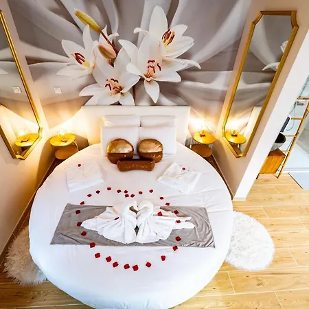 Romantique Jacuzzi Ou Balneo Privatif Et Jardin Au Temps Des Cerises