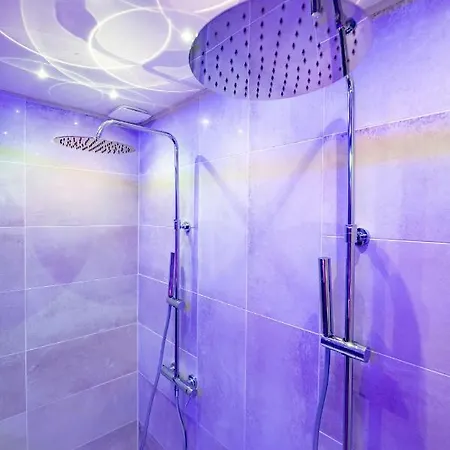 Romantique Jacuzzi Ou Balneo Privatif Et Jardin Au Temps Des Cerises Affittacamere