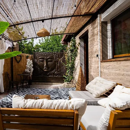 Romantique Jacuzzi Ou Balneo Privatif Et Jardin Au Temps Des Cerises Affittacamere La Ciotat