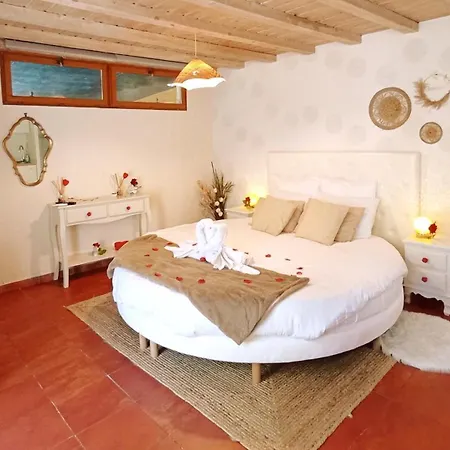 Affittacamere Romantique Jacuzzi Ou Balneo Privatif Et Jardin Au Temps Des Cerises La Ciotat
