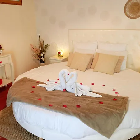 Romantique Jacuzzi Ou Balneo Privatif Et Jardin Au Temps Des Cerises Pensionat La Ciotat
