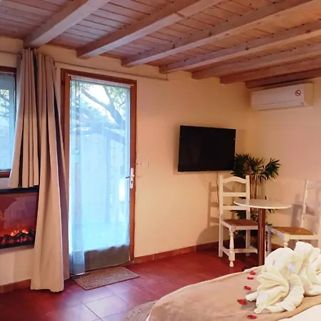 게스트하우스 Romantique Jacuzzi Ou Balneo Privatif Et Jardin Au Temps Des Cerises 라시오타