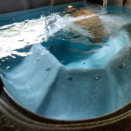Romantique Jacuzzi Ou Balneo Privatif Et Jardin Au Temps Des Cerises 4*
