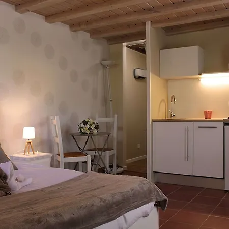 Romantique Jacuzzi Ou Balneo Privatif Et Jardin Au Temps Des Cerises Affittacamere La Ciotat